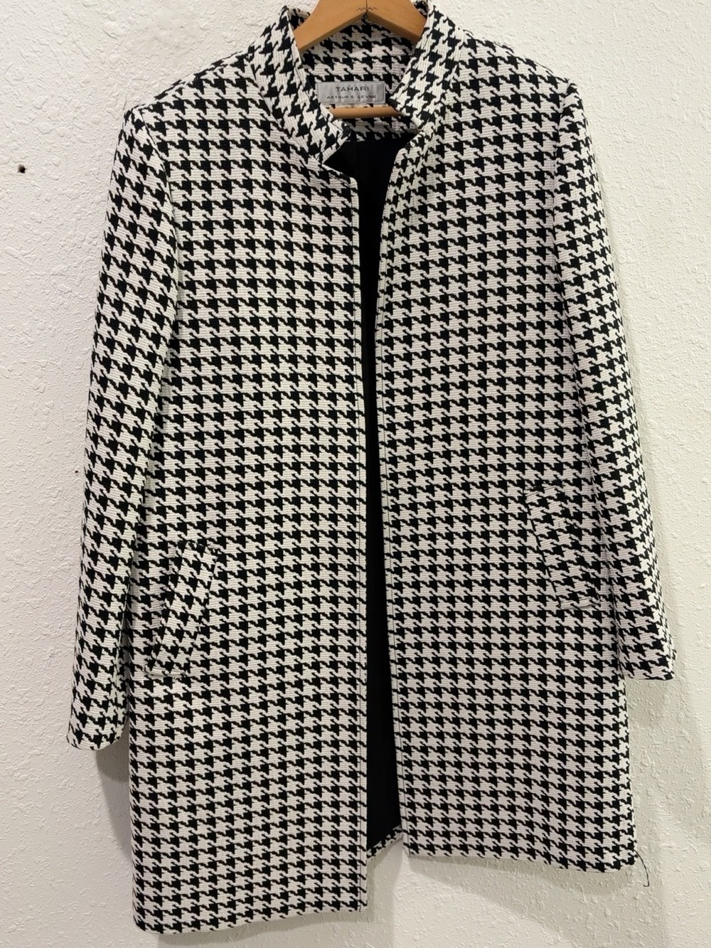 Tahari Black and White Houndstooth Collarless Blazer Coat
